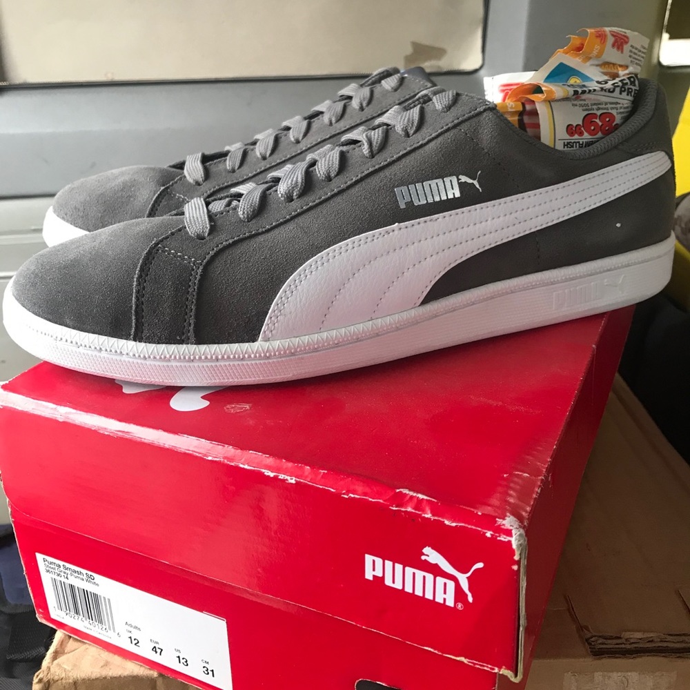 Tennis shoes